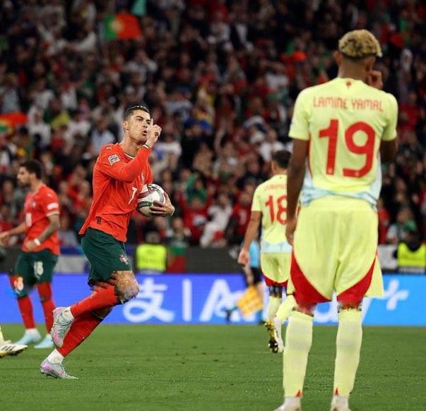 爱游戏体育-C罗在德国队比赛中比赛规则变更，领先优势明显引发热议！再创辉煌时刻的简单介绍