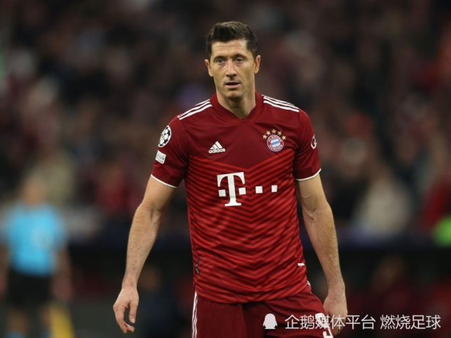 爱游戏- 莱万多夫斯基受伤了 