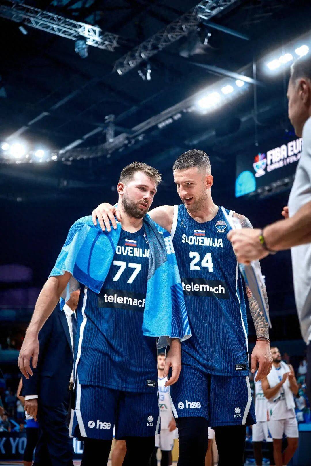 爱游戏体育-表现优异引发热议！，东契奇在德国队比赛中反败为胜全场沸腾不已(约基奇和东契奇谁夺冠了)